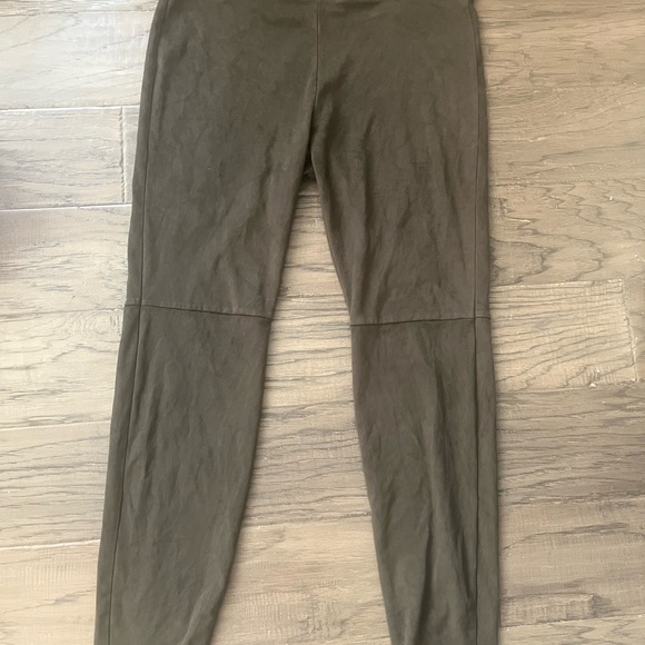 HUE Pants - HUE Olive-Tone High Waist Faux Suede Leggings